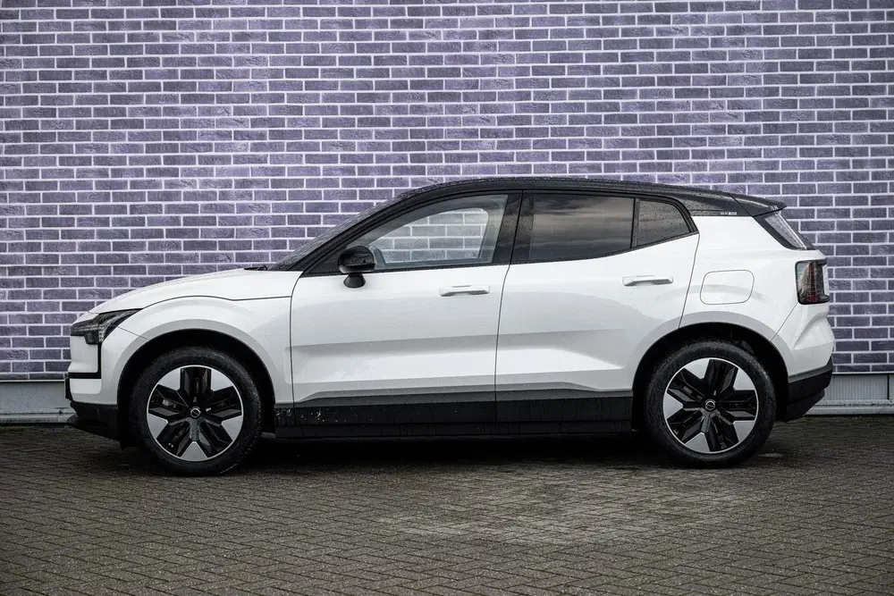 Volvo EX30 Single Motor 51 kWh Plus uit 2024, foto 5