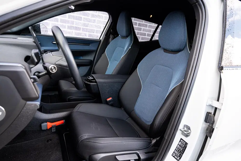 Volvo EX30 Single Motor 51 kWh Plus uit 2024, foto 8