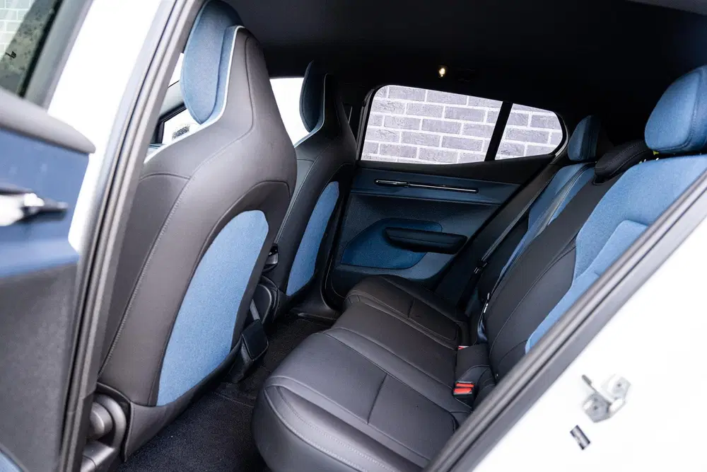 Volvo EX30 Single Motor 51 kWh Plus uit 2024, foto 9