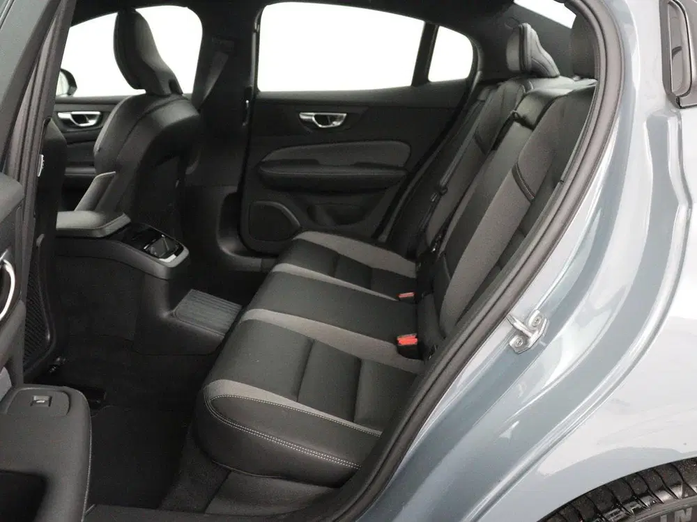 Volvo S60 2.0 Recharge T6 AWD Core uit 2022, foto 10