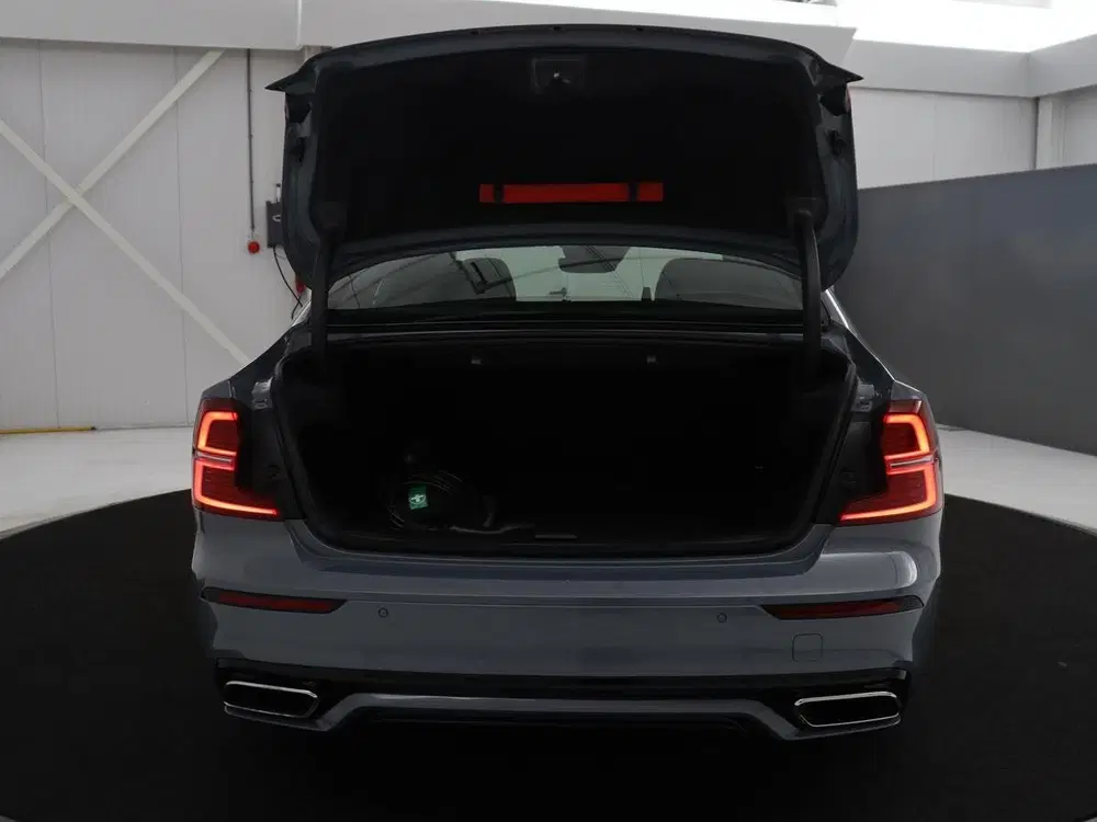 Volvo S60 2.0 Recharge T6 AWD Core uit 2022, foto 14