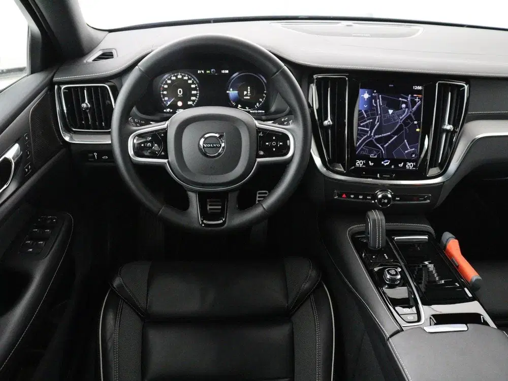 Volvo S60 2.0 Recharge T6 AWD Core uit 2022, foto 3