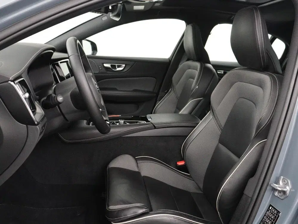 Volvo S60 2.0 Recharge T6 AWD Core uit 2022, foto 5