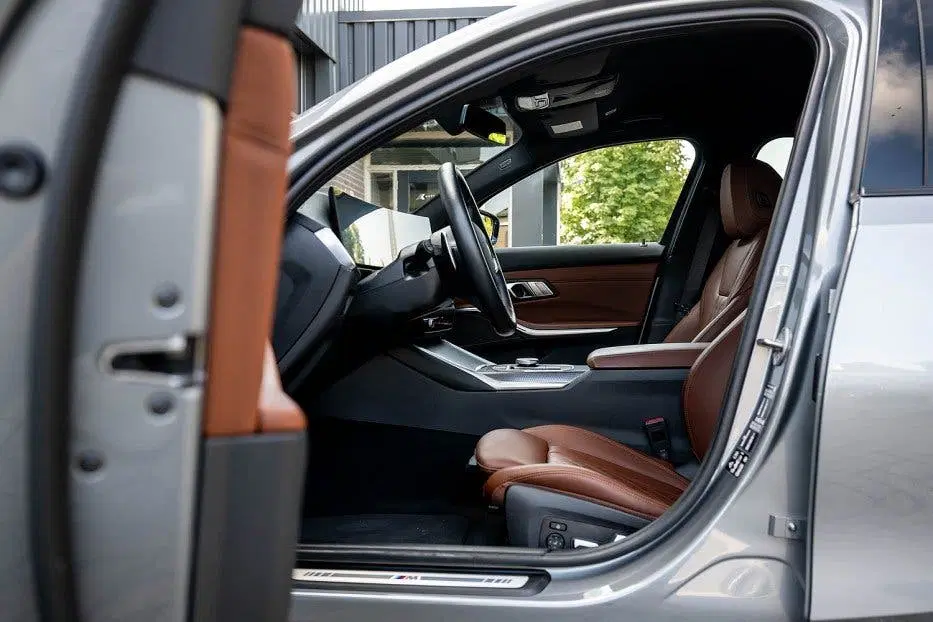 BMW 3-serie M340i xDrive Touring uit 2023, foto 10