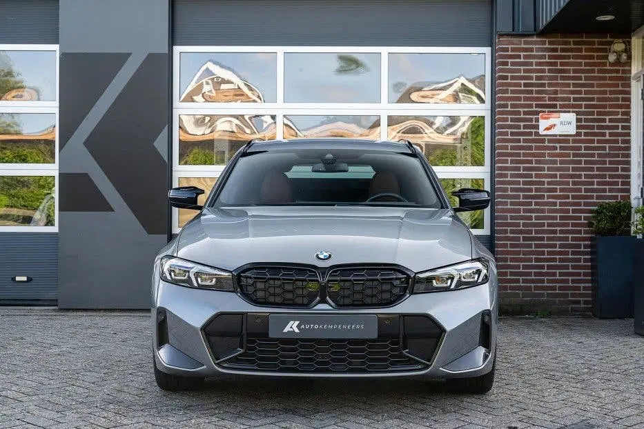 BMW 3-serie M340i xDrive Touring uit 2023, foto 12