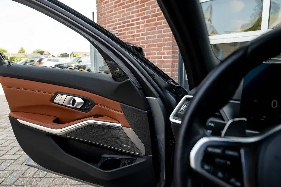 BMW 3-serie M340i xDrive Touring uit 2023, foto 15