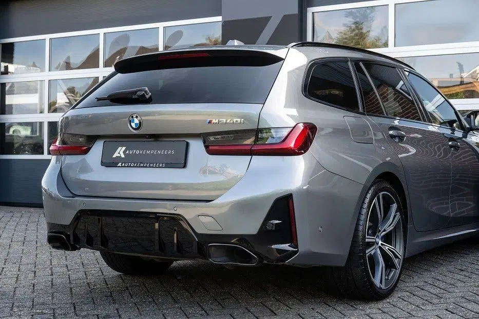 BMW 3-serie M340i xDrive Touring uit 2023, foto 2