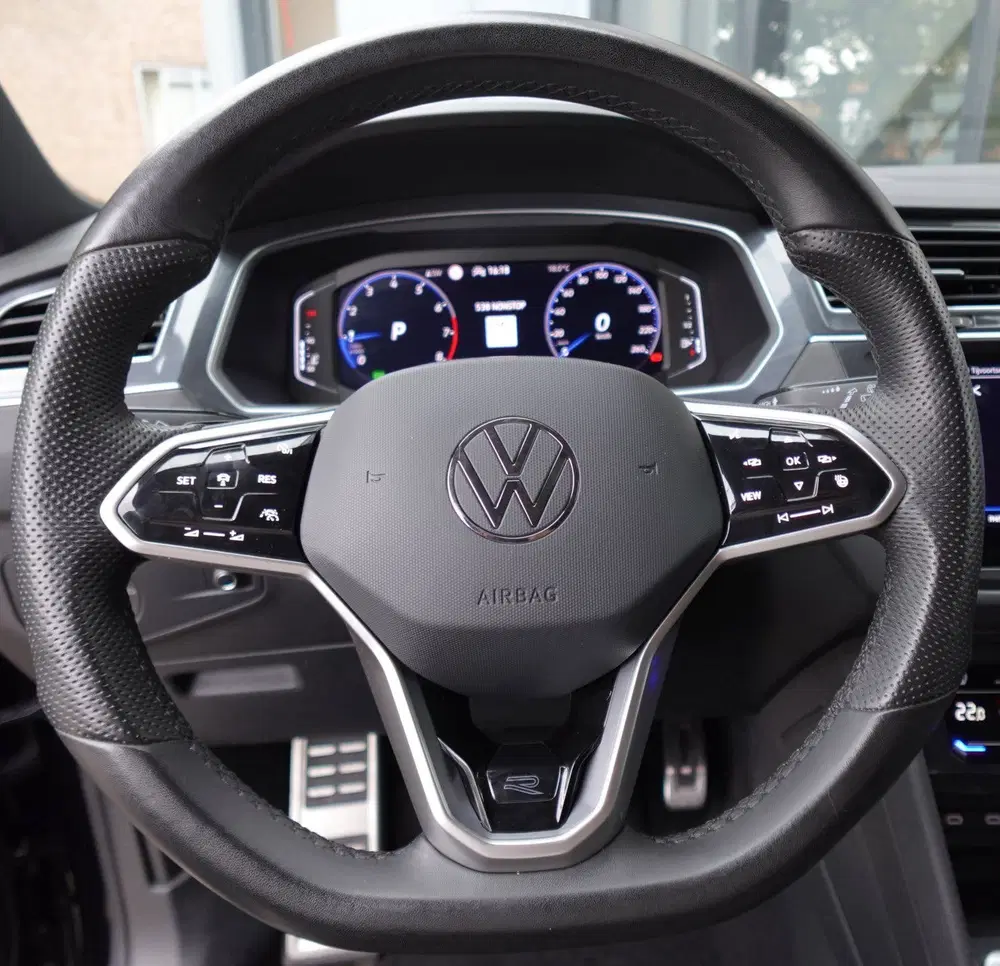 Volkswagen Tiguan 1.5 TSI R-Line PANO KEYLESS 360 uit 2024, foto 11