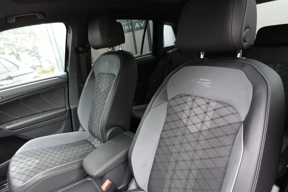 Volkswagen Tiguan 1.5 TSI R-Line PANO KEYLESS 360 uit 2024, foto 4