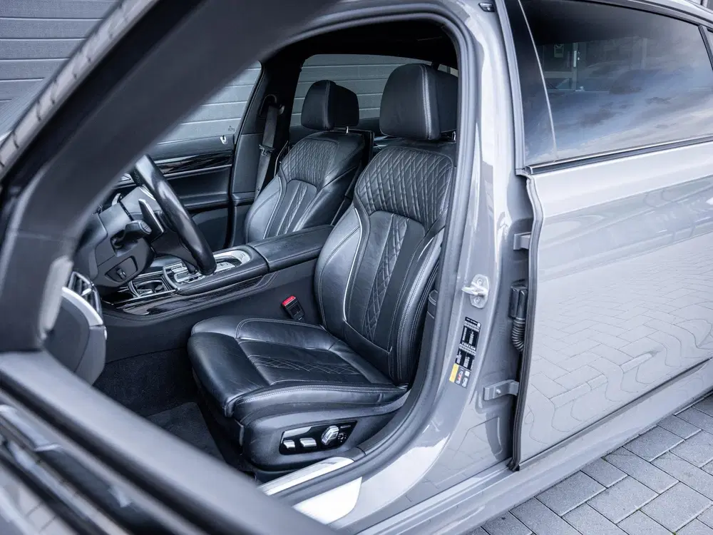 BMW 7-serie 745Le High Executive uit 2020, foto 11