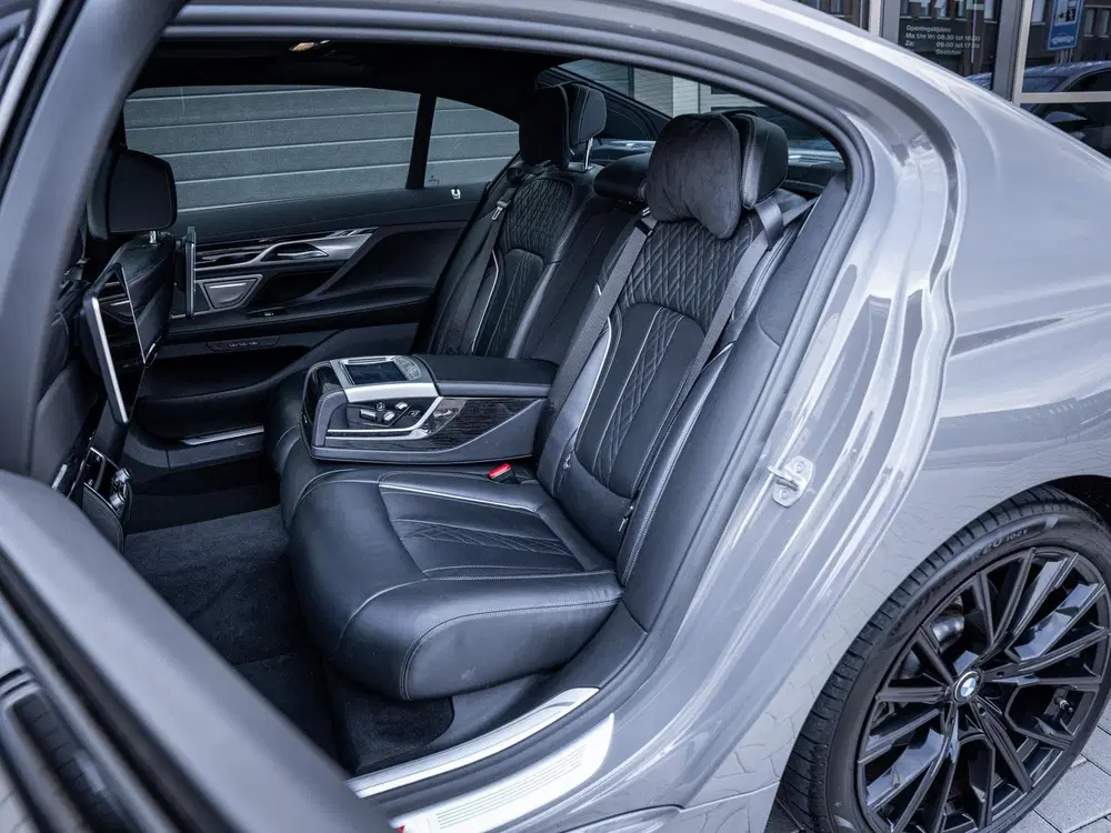 BMW 7-serie 745Le High Executive uit 2020, foto 14
