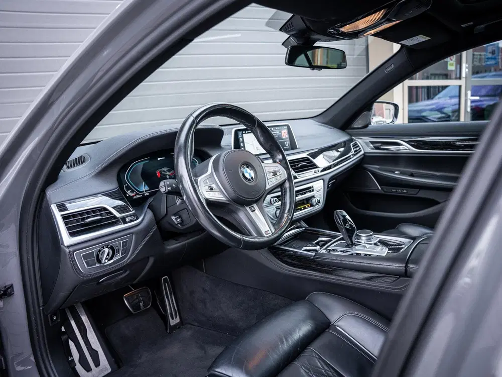 BMW 7-serie 745Le High Executive uit 2020, foto 2