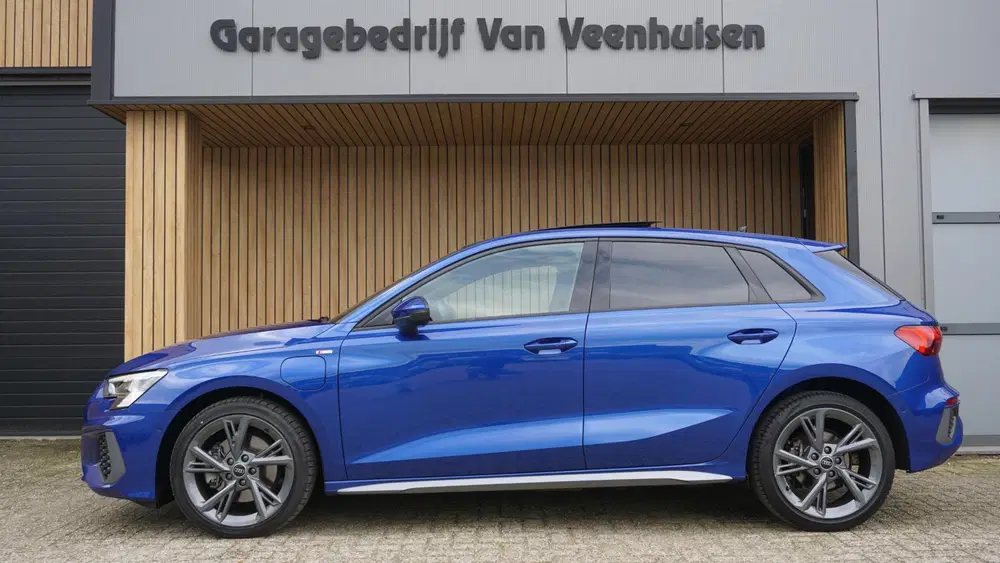 Audi A3 40 TFSIe 204PK 2x S-Line Pano.dak 18inch L uit 2023, foto 2