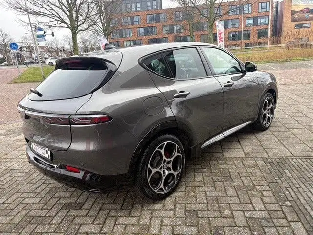 Alfa Romeo Tonale 1.5T Hybrid Veloce uit 2024, foto 4