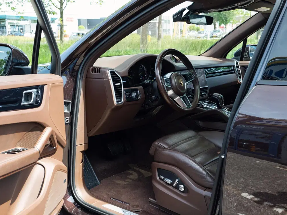 Porsche Cayenne 3.0 E-Hybrid uit 2021, foto 15