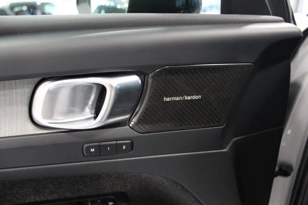 Volvo XC40 2.0 B3 Ultimate Dark uit 2023, foto 14