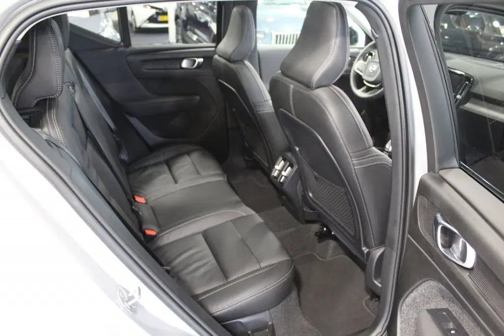 Volvo XC40 2.0 B3 Ultimate Dark uit 2023, foto 7
