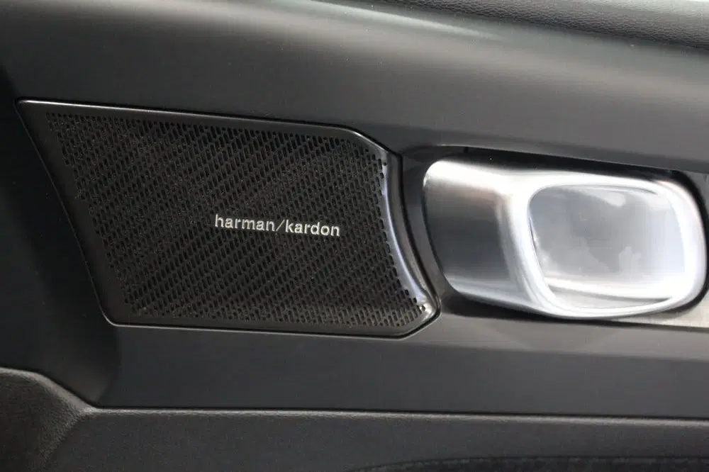 Volvo XC40 2.0 B3 Ultimate Dark uit 2023, foto 9