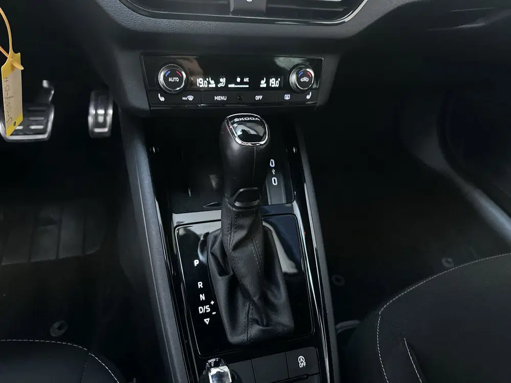 Skoda Kamiq 1.0 TSI 116pk DSG Sport Business Stoelverw uit 2020, foto 11