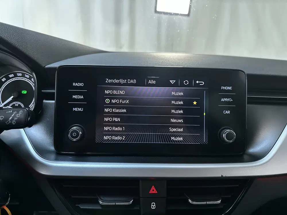 Skoda Kamiq 1.0 TSI 116pk DSG Sport Business Stoelverw uit 2020, foto 15