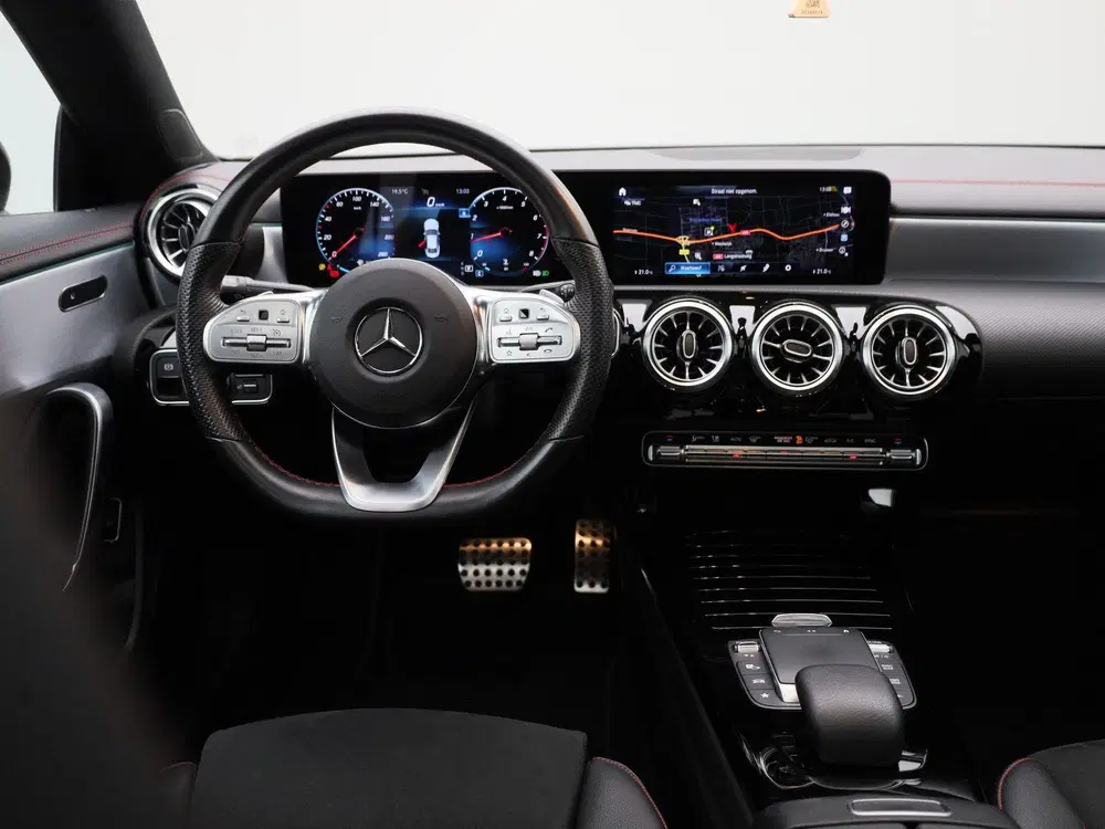 Mercedes-Benz CLA 200 Business Solution AMG uit 2022, foto 7
