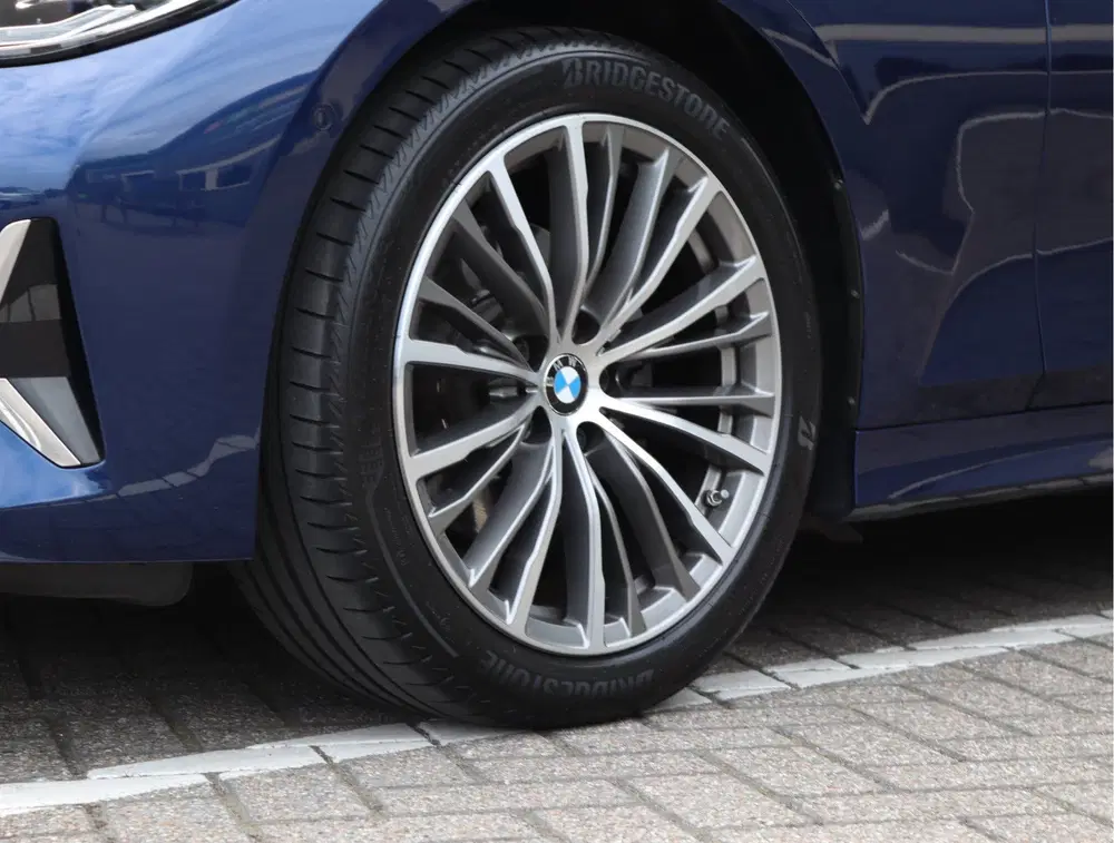 BMW 3-serie 320i High Executive Edition uit 2019, foto 10