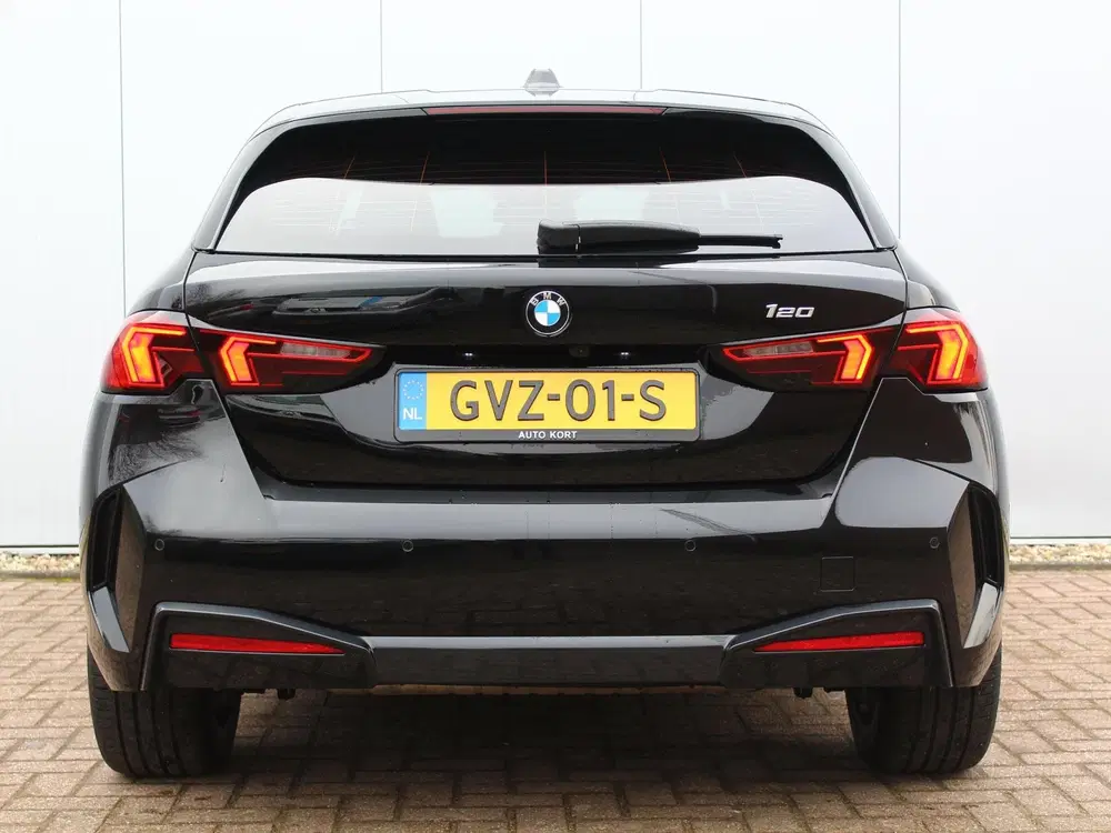 BMW 1-serie 120 uit 2024, foto 8