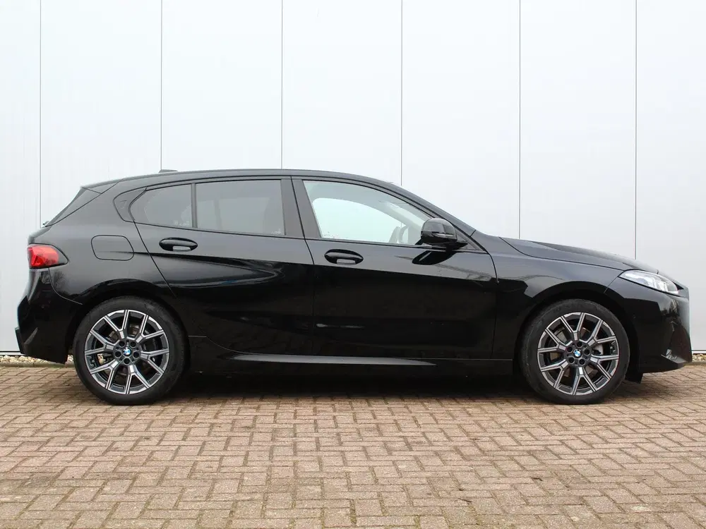 BMW 1-serie 120 uit 2024, foto 9