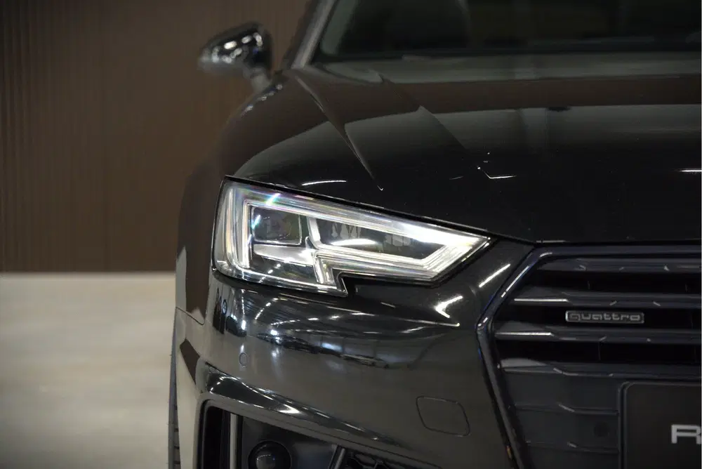 Audi A4 45 TFSI quattro Sport S line black edition uit 2019, foto 12