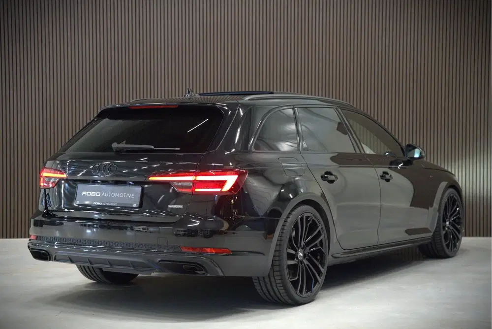 Audi A4 45 TFSI quattro Sport S line black edition uit 2019, foto 2