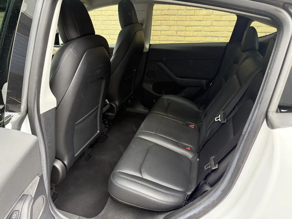 Tesla Model Y Long Range AWD 75 kWh SOH 93% uit 2022, foto 13