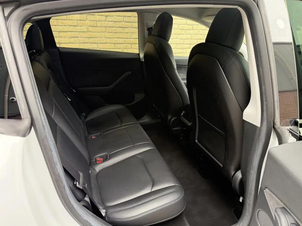 Tesla Model Y Long Range AWD 75 kWh SOH 93% uit 2022, foto 15