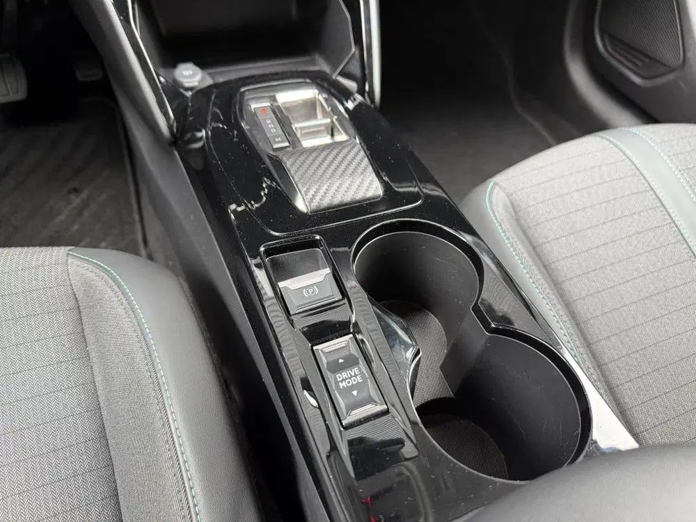 Peugeot 208 1.2 PT Allure Pack DAB uit 2022, foto 11