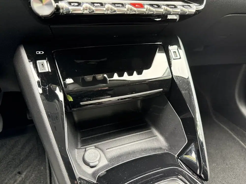 Peugeot 208 1.2 PT Allure Pack DAB uit 2022, foto 13