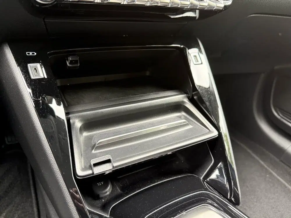 Peugeot 208 1.2 PT Allure Pack DAB uit 2022, foto 14