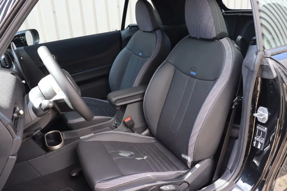 Mini Cabrio Cooper C Automaat uit 2025, foto 4