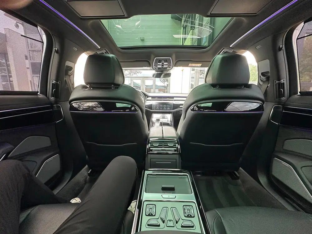 Audi A8 60 TFSI e Quattro Lang S-line uit 2020, foto 15
