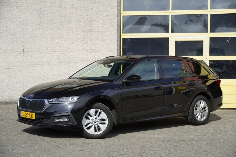 Skoda Octavia 1.0 TSI Business Edition BJ2021 Lmv 16" uit 2021, foto 2