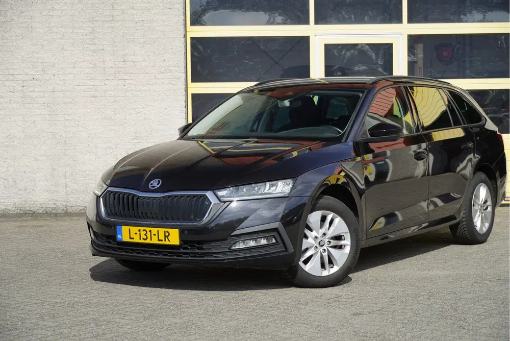 Skoda Octavia 1.0 TSI Business Edition BJ2021 Lmv 16" uit 2021, foto 3