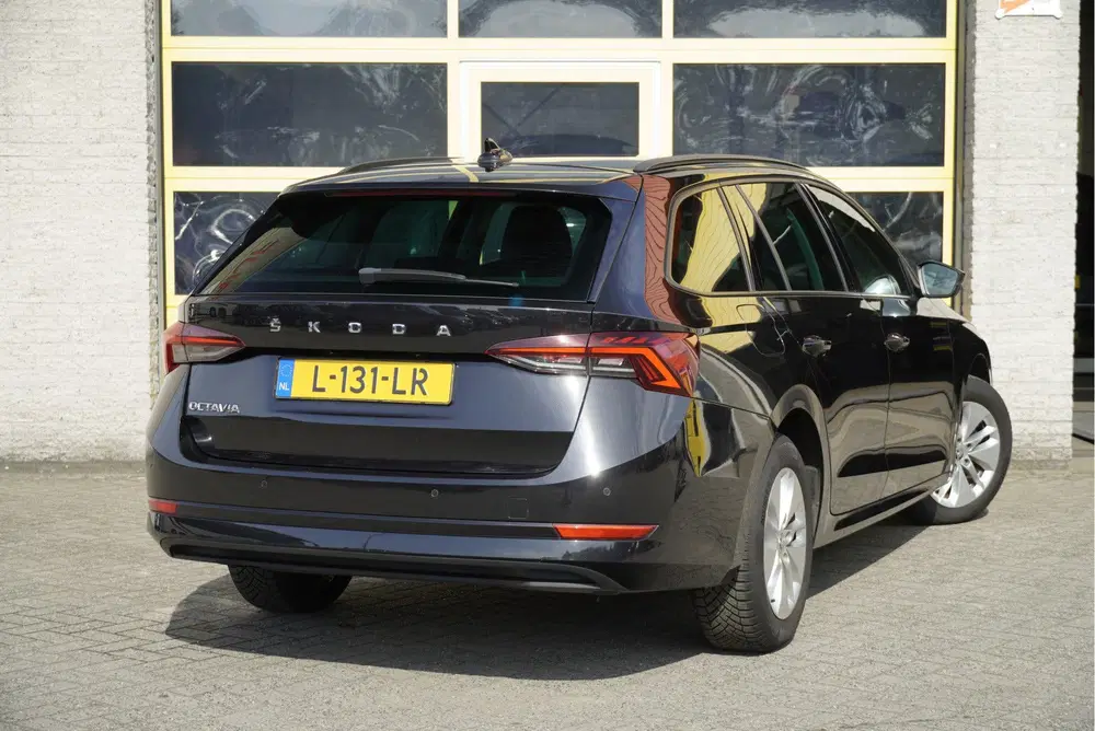 Skoda Octavia 1.0 TSI Business Edition BJ2021 Lmv 16" uit 2021, foto 4