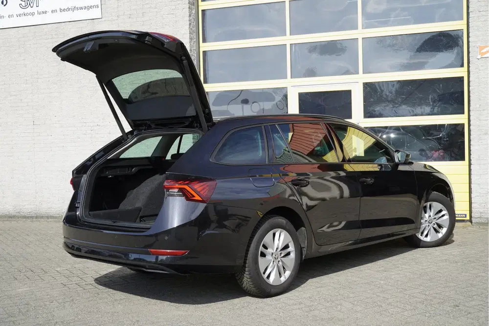 Skoda Octavia 1.0 TSI Business Edition BJ2021 Lmv 16" uit 2021, foto 7