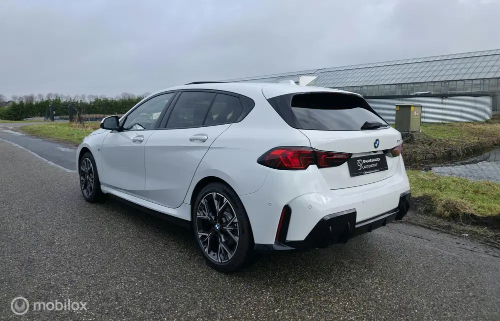 BMW 1-serie 123 xDrive uit 2025, foto 3