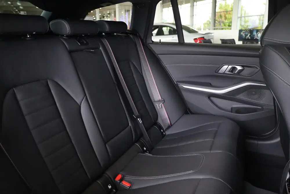 BMW 3-serie 330e High Executive uit 2026, foto 9