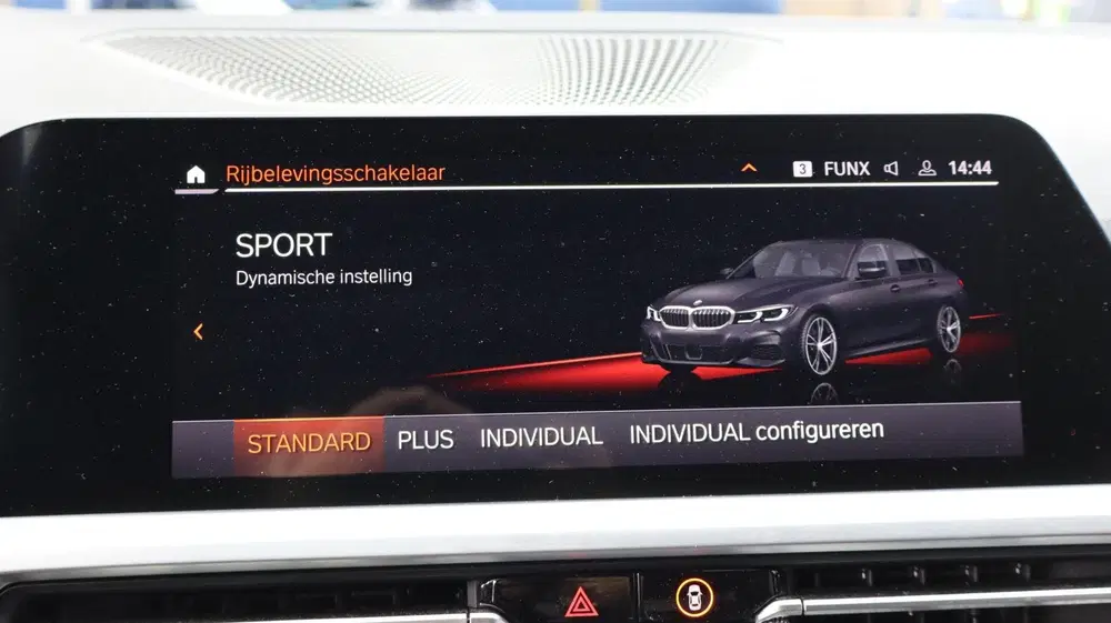 BMW 3-serie 330i uit 2019, foto 14