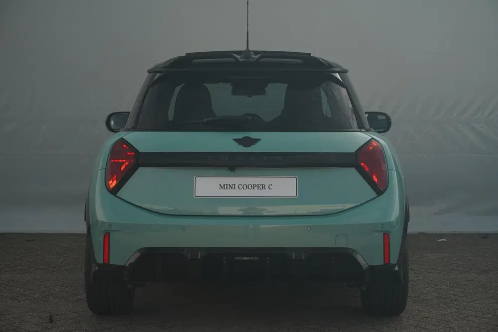 Mini John Cooper Works Cooper C John Cooper Works Uitvoering uit 2026, foto 5