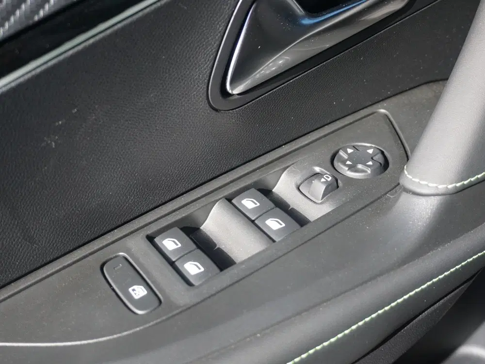 Peugeot 2008 1.2 Hybrid 145 GT 360 Camera uit 2025, foto 14