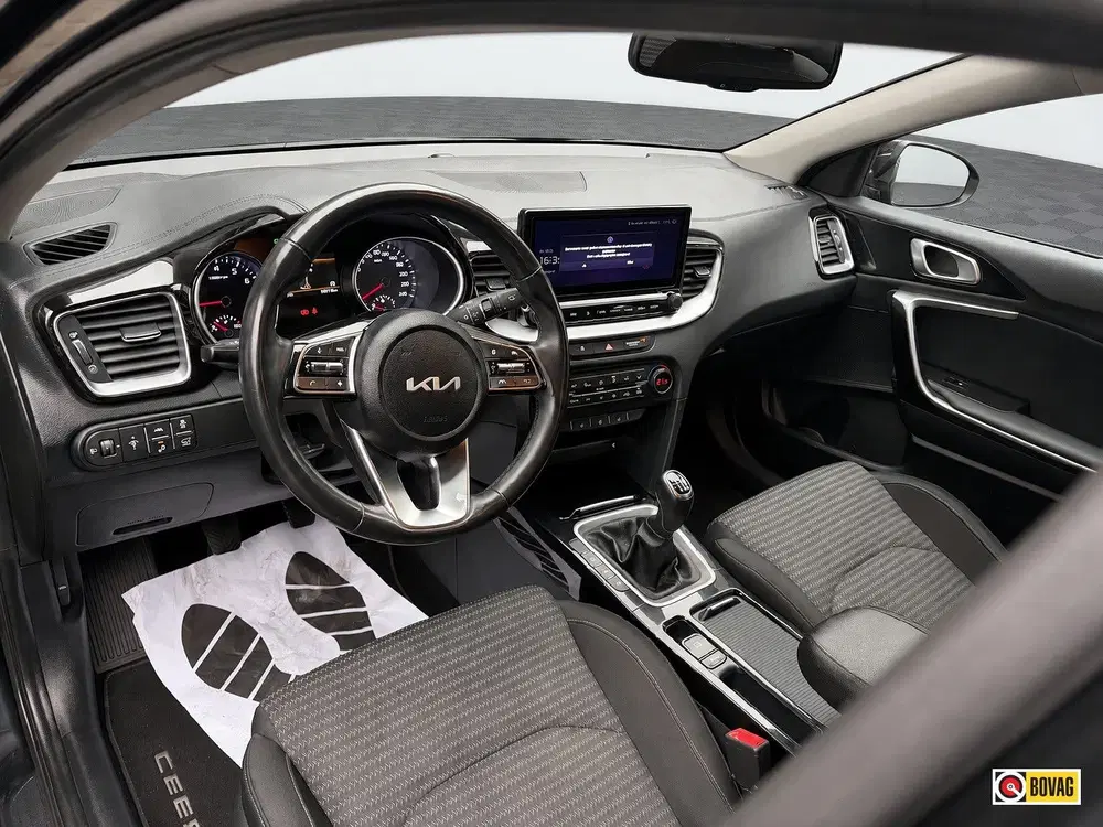 Kia Ceed 1.5 T-GDi DynamicLine STUURVW TREKHAAK uit 2022, foto 13