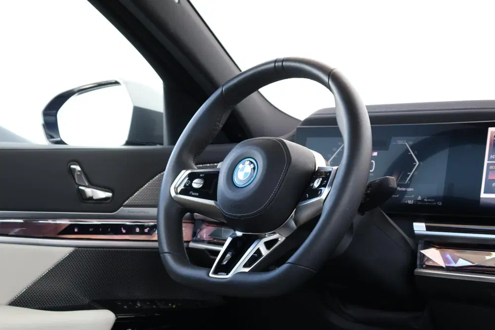 BMW 7-serie 750e xDrive uit 2023, foto 11