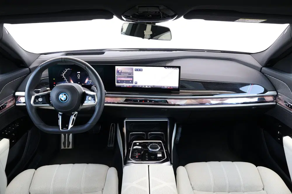 BMW 7-serie 750e xDrive uit 2023, foto 12