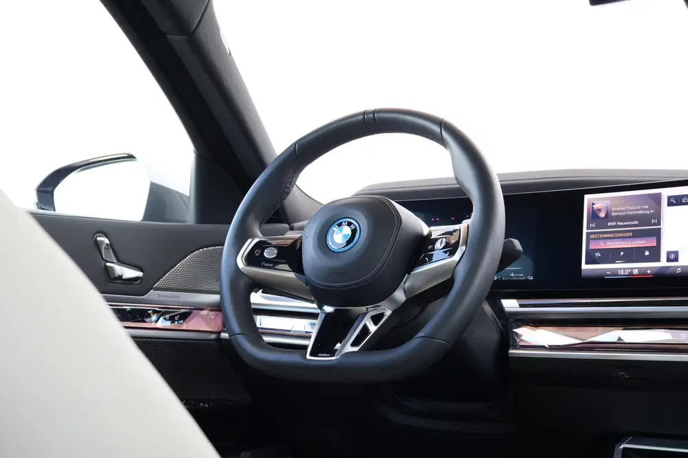 BMW 7-serie 750e xDrive uit 2023, foto 13